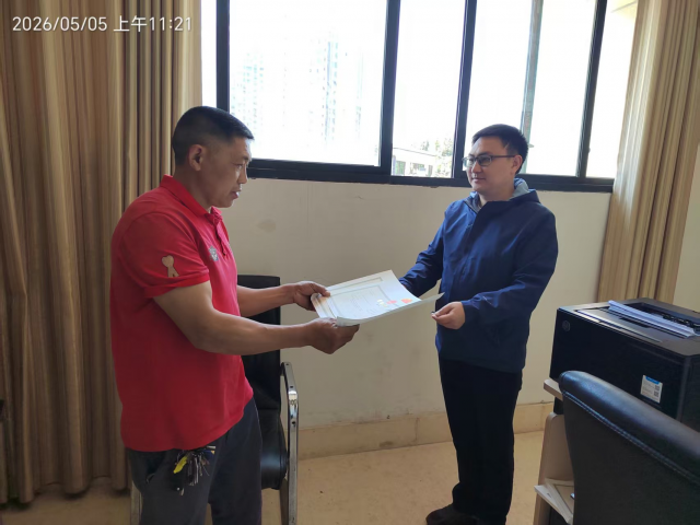 新规落地启新程 假期服务不打烊 丨开江县行政审批局首办全市新版规范个体户登记